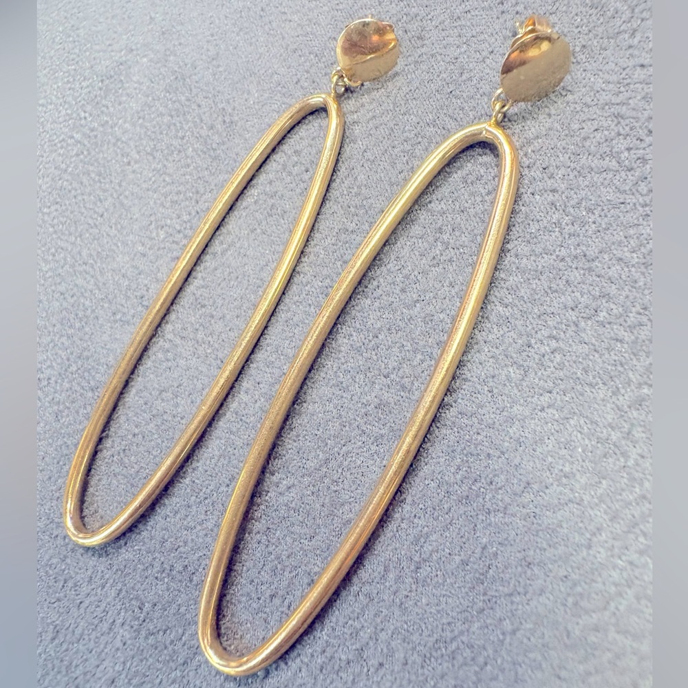 Elegant Gold Hoop Earrings